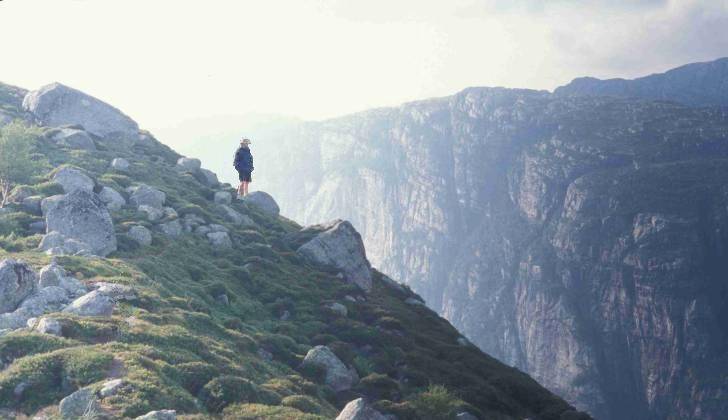 Picture of Tom on mountainside.